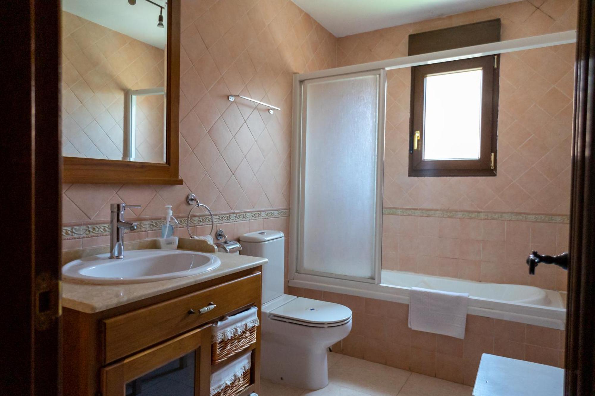Dona Elvira Y Dona Sol Villa Vivar del Cid Luaran gambar