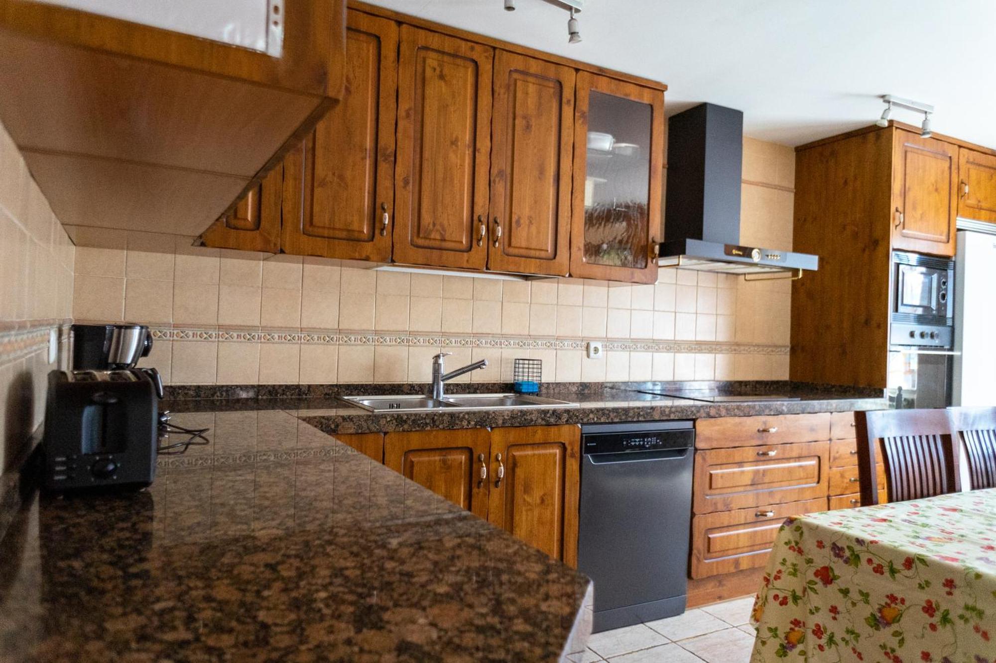 Dona Elvira Y Dona Sol Villa Vivar del Cid Luaran gambar