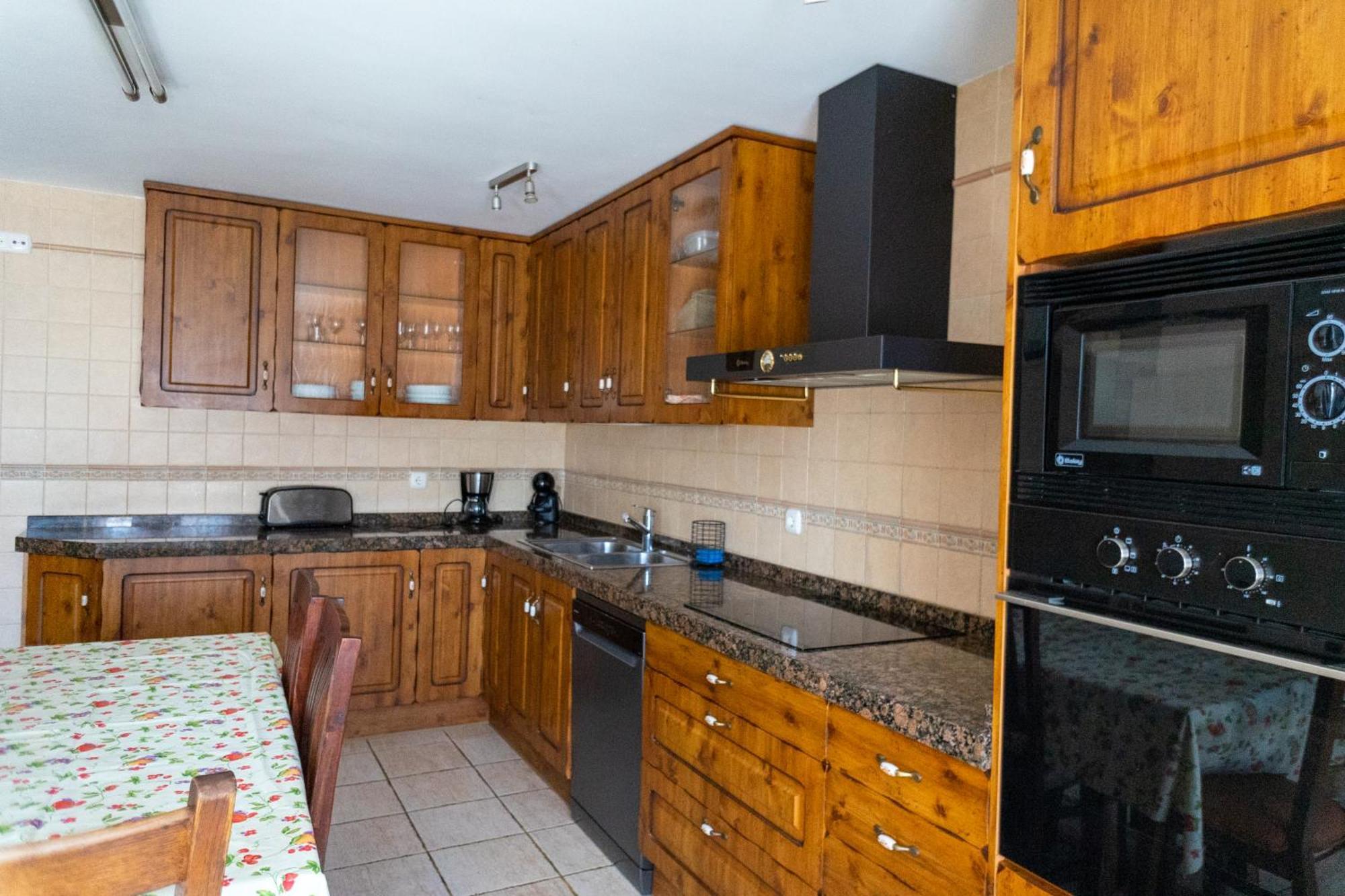 Dona Elvira Y Dona Sol Villa Vivar del Cid Luaran gambar
