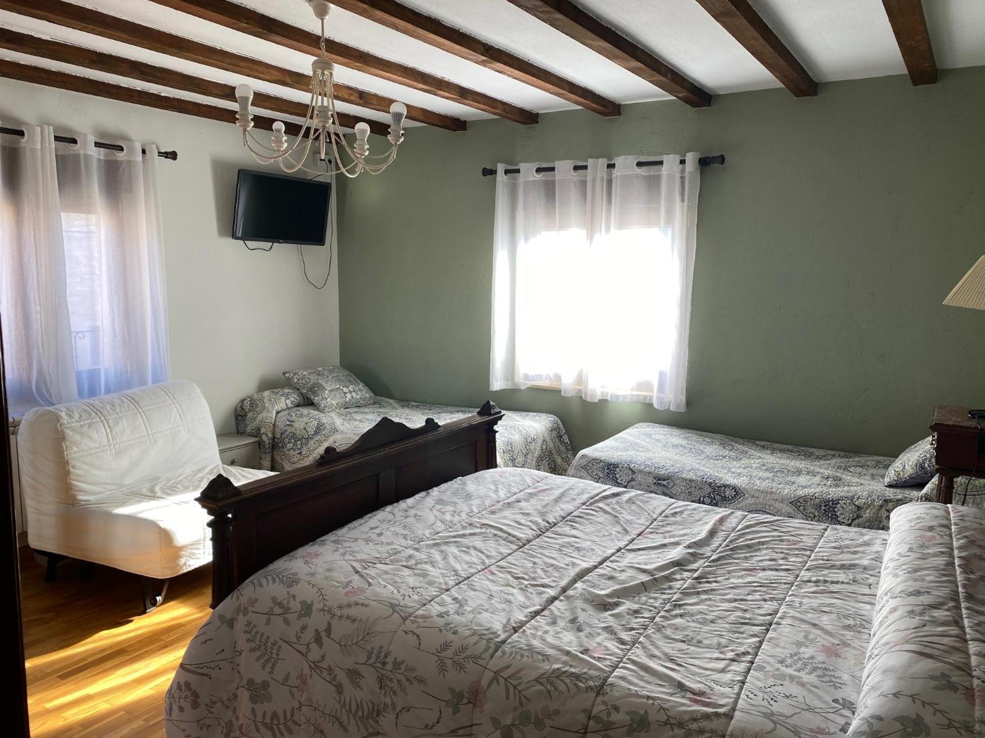 Dona Elvira Y Dona Sol Villa Vivar del Cid Luaran gambar